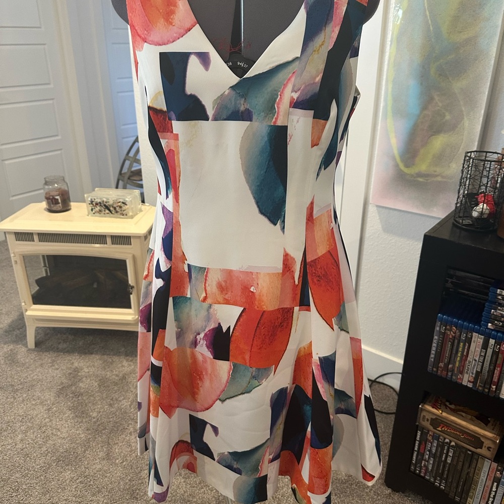IT HAS POCKETS!! Beautiful dress - vibrant colors